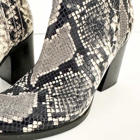 Marc Fisher Oshay Pointed Toe Bootie black gray snakeskin Ankle Boots shoes 6 M - Picture 5 of 11